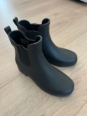 Eddie Bauer Hailey Black Chelsea Rain Boots Size 7